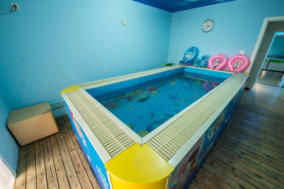 幼兒遊泳館
